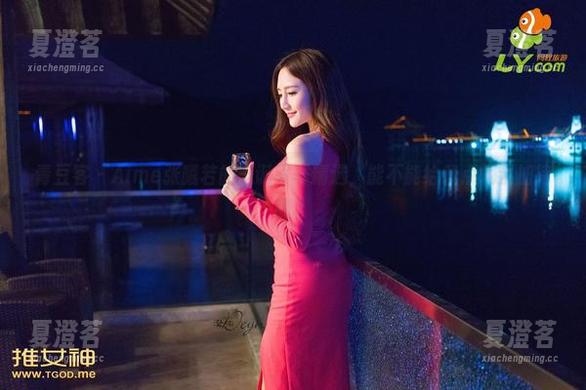 青豆客 - Aime张曦若的圣诞写真精选，能不能给我点气氛加持啊？