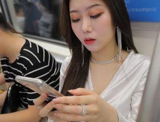 魔镜街拍 – 原图强大，壁纸势不可挡——凯恩撸起袖子与雨季说拜拜