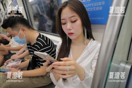 魔镜街拍 - 原图强大，壁纸势不可挡——凯恩撸起袖子与雨季说拜拜