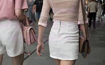 光线与颜值在线，魔镜街拍为了美术生JK美少女的美图不惜一切！