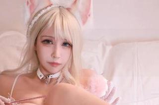 黑白御猫的粉色cos图册：哟，这种色调让人忍不住想要给自己买个冰淇淋！